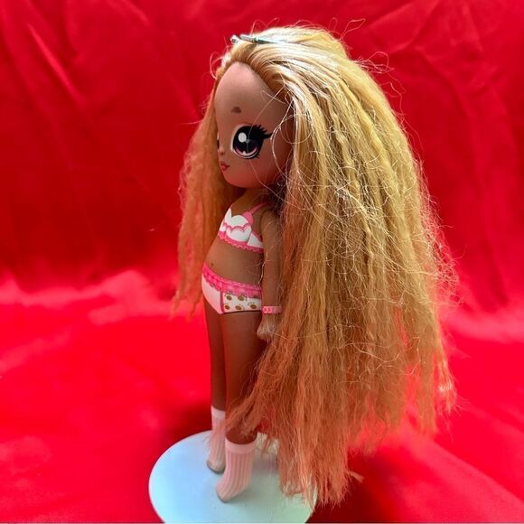 Na Na Na Surprise Teens Lora Vonn  fashion doll - Picture 4 of 9